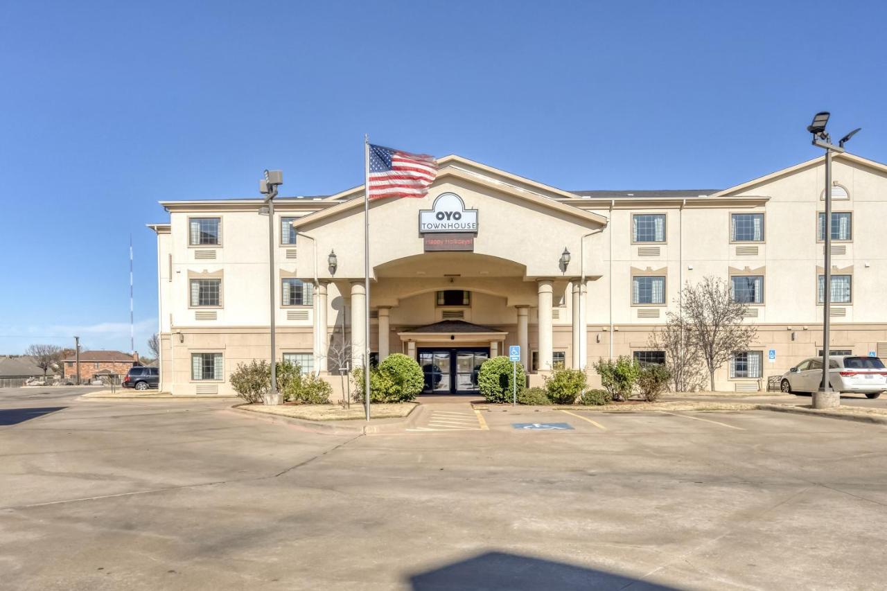 Oyo Townhouse Wichita Falls West Eksteriør billede