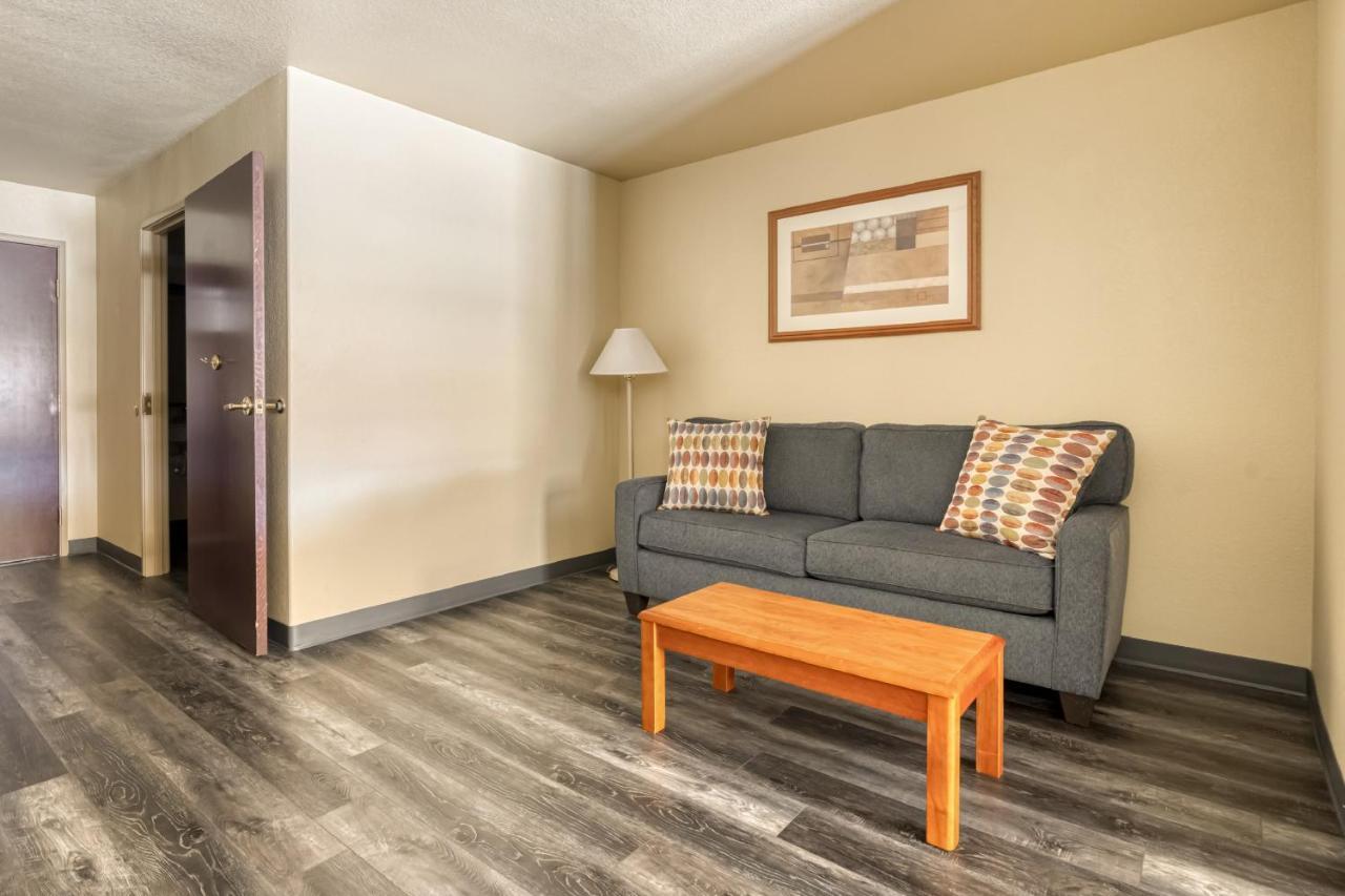 Oyo Townhouse Wichita Falls West Eksteriør billede